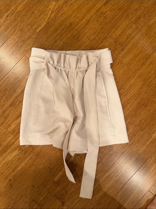 Aritzia Pants - Wilfred High-Waist Cream Paperbag Tie Shorts
